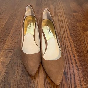 Michael Kors Tan Pumps